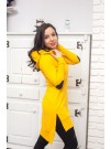 Модел Милена в жълто